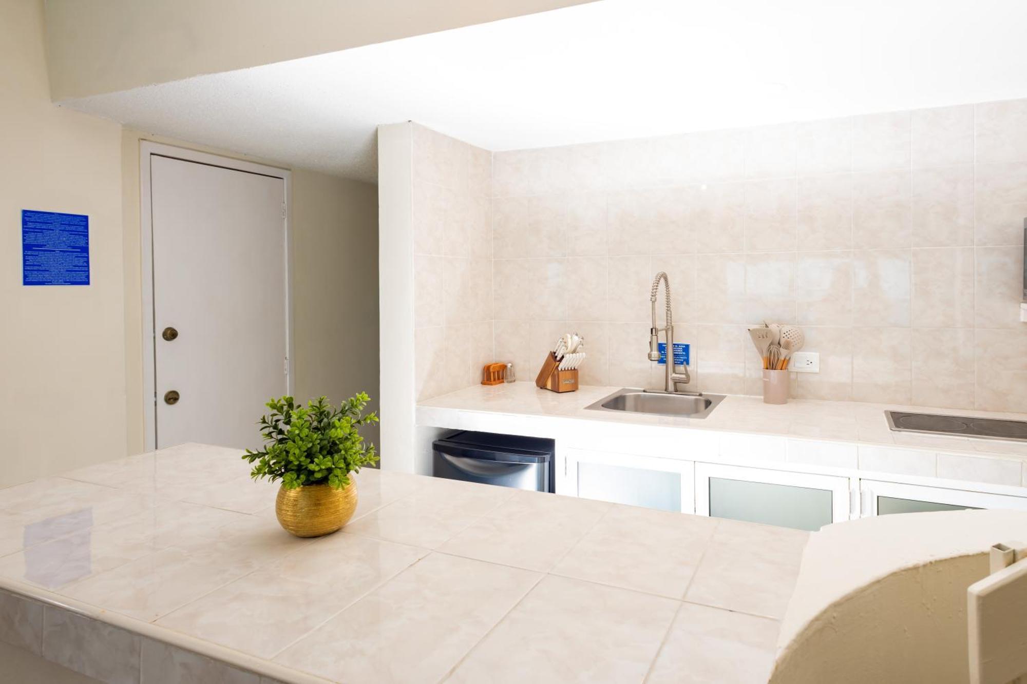 2 Story Oceanfront Penthouses On Cancun Beach! Exterior photo