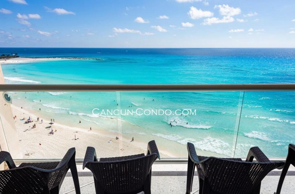 2 Story Oceanfront Penthouses On Cancun Beach! Exterior photo