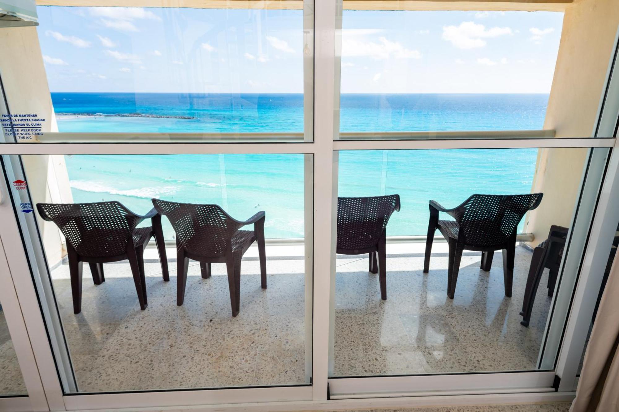 2 Story Oceanfront Penthouses On Cancun Beach! Exterior photo